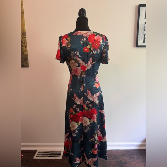 Beautiful dress bought in Europe. Smooth material and lovely pattern. - Picture 3 of 5